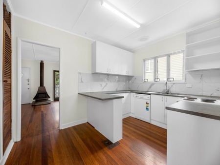 CHARMING, 3 BEDROOM HOME IN EVERTON PARK - Photo 4
