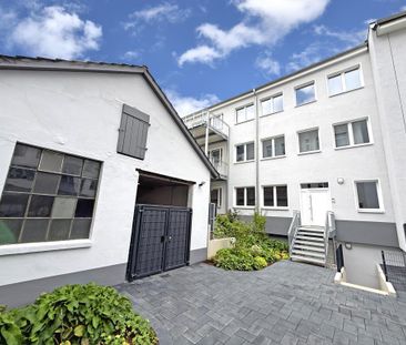 Erstbezug nach aufwendiger Sanierung – Wohnen mit Terrasse - Photo 1