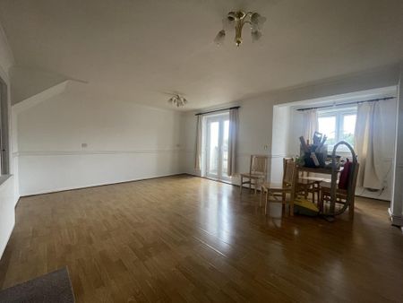 3 bedroom flat to rent - Photo 5