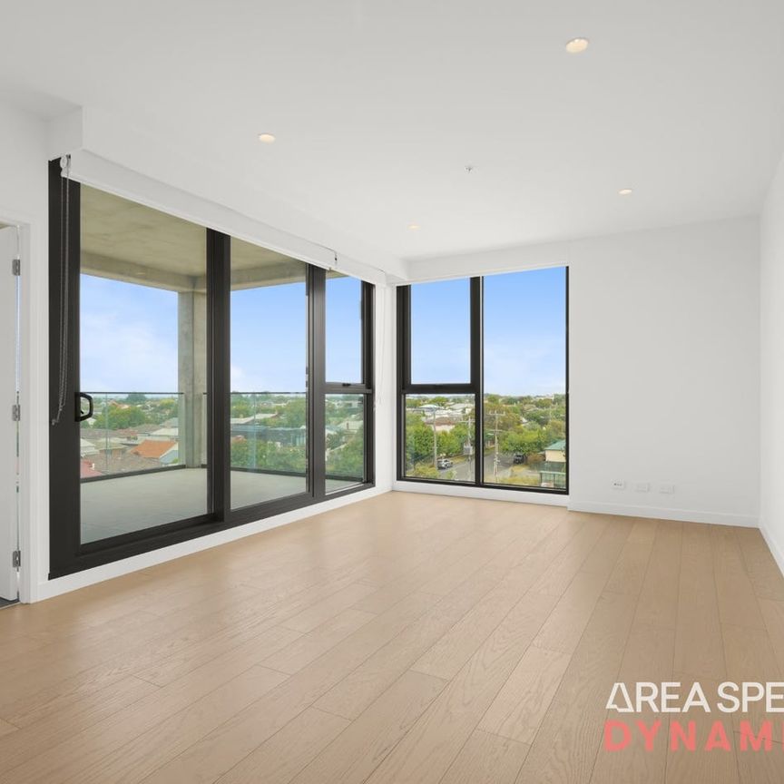 Sophisticated Living in Seddon Square – Brand New 3-Bedroom Apartment - Photo 1