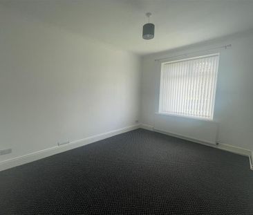 3 bedroom semi-detached bungalow to rent - Photo 2