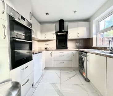 3 bedroom detached house to rent - Photo 2