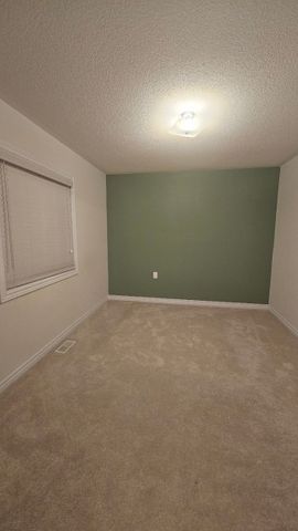 For Lease - 268 Bonnieglen Farm Boulevard, Caledon, Ontario - Photo 3