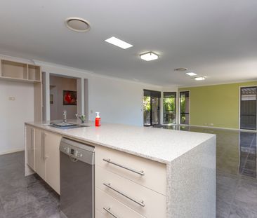 Ideally located Quality Family Home for rent - Photo 5