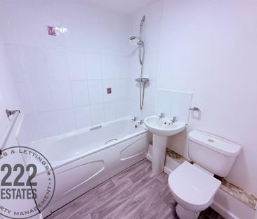 Norley Close - Warrington - WA5 - Photo 3