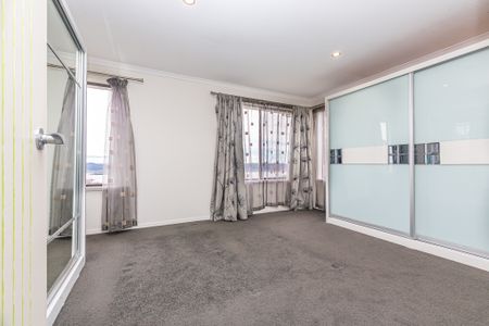 3 Bedroom Family Home with Stunning Views - Photo 4