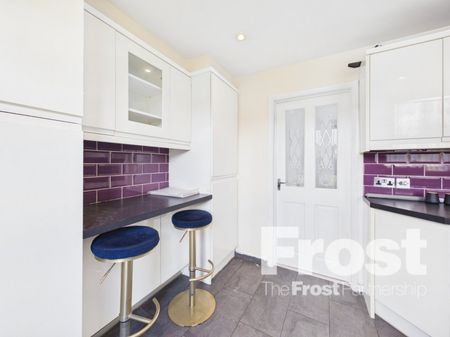 Warren Close, Slough, Berkshire,SL3 - Photo 5