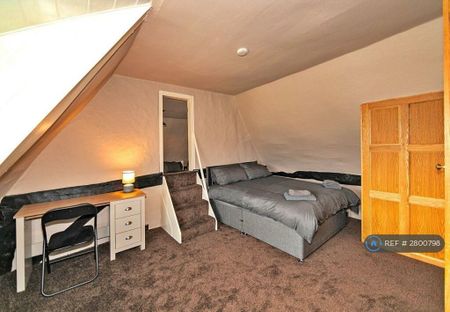 3 bedroom semi-detached house to rent - Photo 2