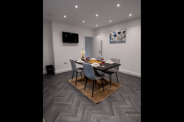 2 Bed Flat, Nottingham, NG7 - Photo 1