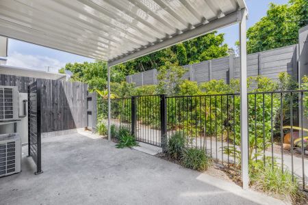 Four Bedroom Townhouse in sort after Mango Hill complex - Photo 4