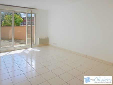 STUDIO VOISINS LE BRETONNEUX - 1 pièce(s) - 32.89 m2 - Photo 2