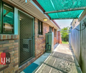 AIR CONDITIONED, GROUND FLOOR UNIT CLOSE TO WATER ! - Photo 6