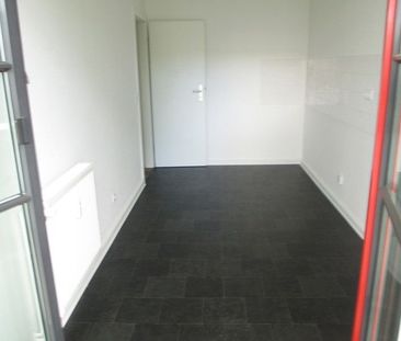 Neuer Bodenbelag, Balkon und Tageslichtbad! - Photo 1