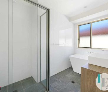 Immaculate Family Home - Photo 3