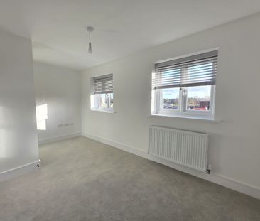 2 Bed Semi Detached House - Photo 4