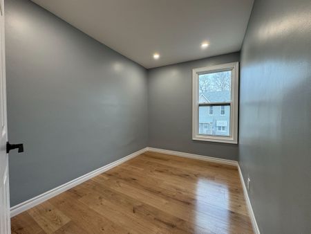 For Lease - 238 Dearborn Avenue, Oshawa, Ontario - Photo 2