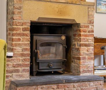 4 bedroom semi-detached house to rent - Photo 3