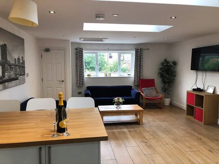 7 Bed Semi-Detached House, Lenton Boulevard, NG7 - Photo 2