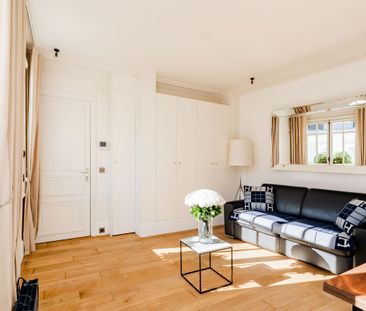 Location Appartement 2 pièces Meublé 40m² PARIS 1er - Photo 2