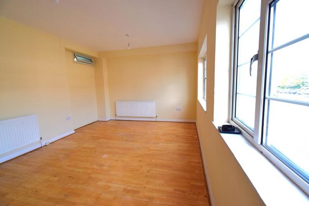 4 bedroom flat to rent - Photo 1