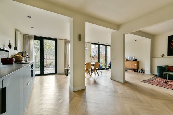 Johannes van der Waalsstraat 70H, 1098 PR, Amsterdam - Photo 1