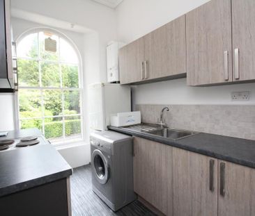 3 bedroom flat to rent - Photo 4