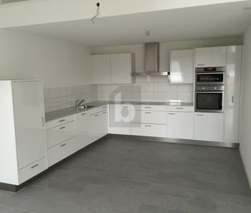 SPACIOUS AND BRIGHT IN CENTRAL LOCATION - Photo 1