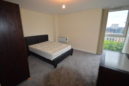 2 bedroom flat to rent - Photo 2