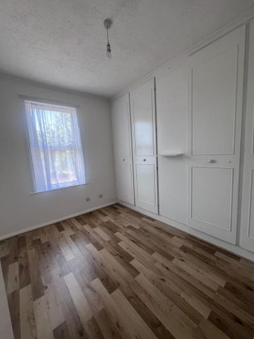 3 bedroom flat to rent - Photo 5