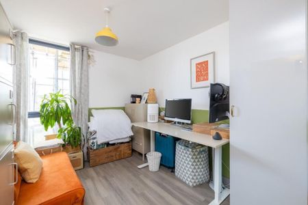 2 Bed Flat, Paintworks, BS4 - Photo 3