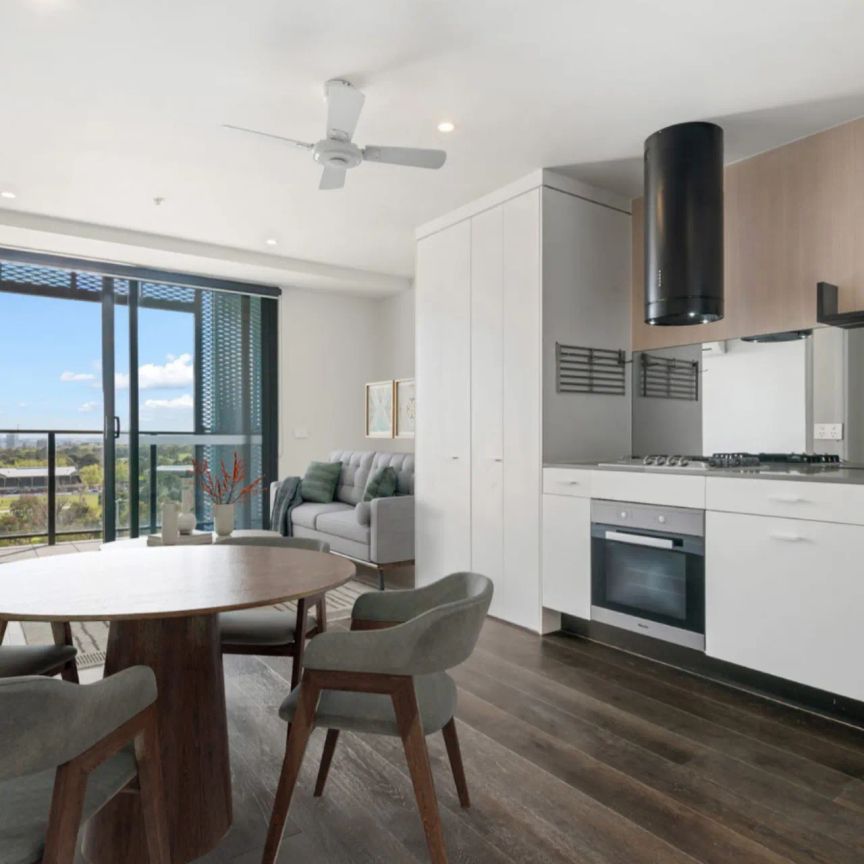 Modern 2-Bedroom Apartment with City Views - Photo 1