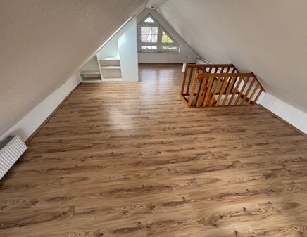 Renovierte Maisonette-Wohnung mit Balkon, Loggia & Carport in Iserlohn-Hennen zu vermieten - Photo 1