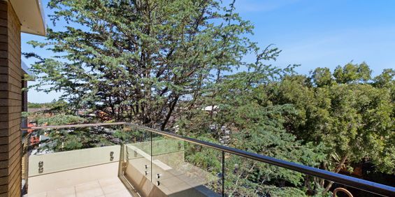 Renovated 2 bedroom apartment! - Photo 3