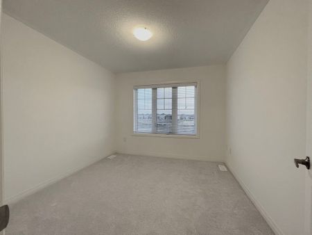 For Lease - 65 Kirkwood Way, Barrie, Ontario - Photo 3