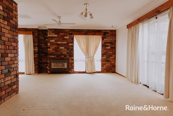MODERN COMFORT IN A PRIME LAKE ALBERT LOCATION - Photo 1