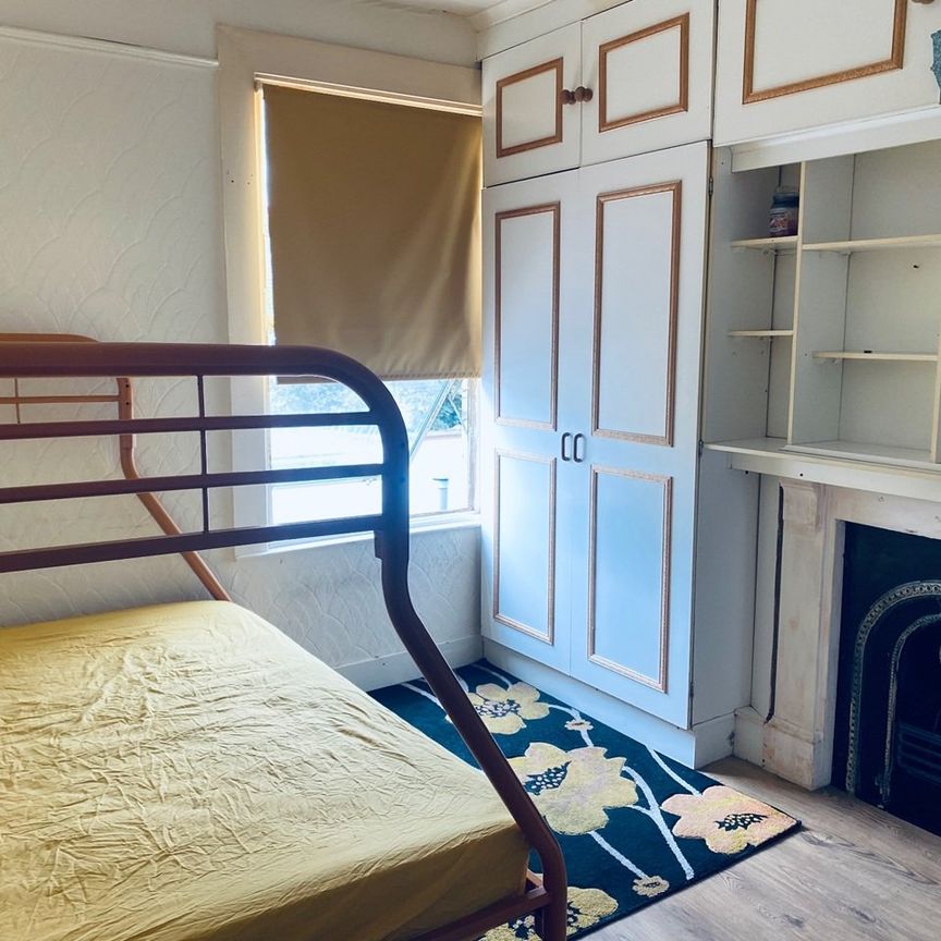 Room in a Shared House, Navarre Road, E6 - Photo 1