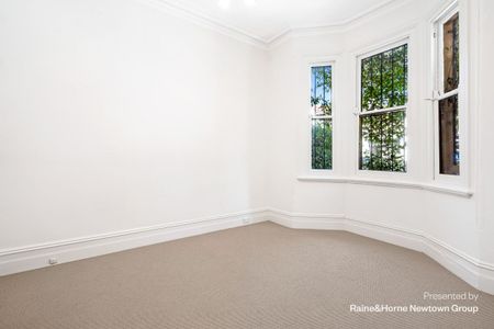 Charming 2-Bedroom Home with Leafy Courtyard in Prime Woollahra Location - Photo 4