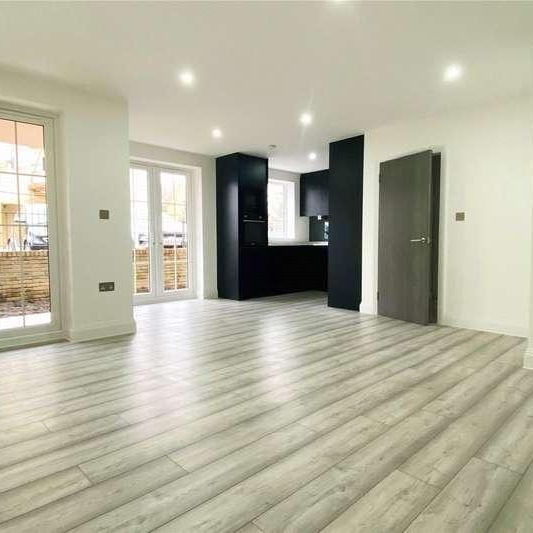 Drake Avenue, Staines-upon-thames, Surrey, TW18 - Photo 1