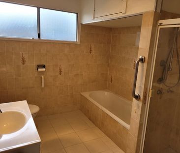 Charming Home in Prime Carina Location - Photo 4