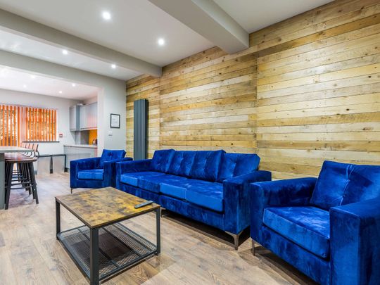 OX Living is proud to present this high-quality 8-bedroom co-living property, perfect for working professionals looking for stylish, stress-free living. Room 2 - Photo 1