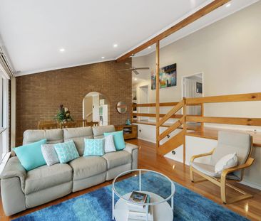 Stylish family living in a leafy setting - Photo 2