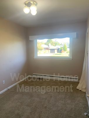 $2,095 / 3 br / 1 ba / Bright 3-Bedroom Upper Unit in St. Catharines - Photo 1