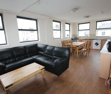 9 bedroom flat to rent - Photo 1