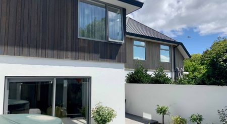 Fully Furnished Stylish Townhouse in Prime Fendalton Location - Photo 2