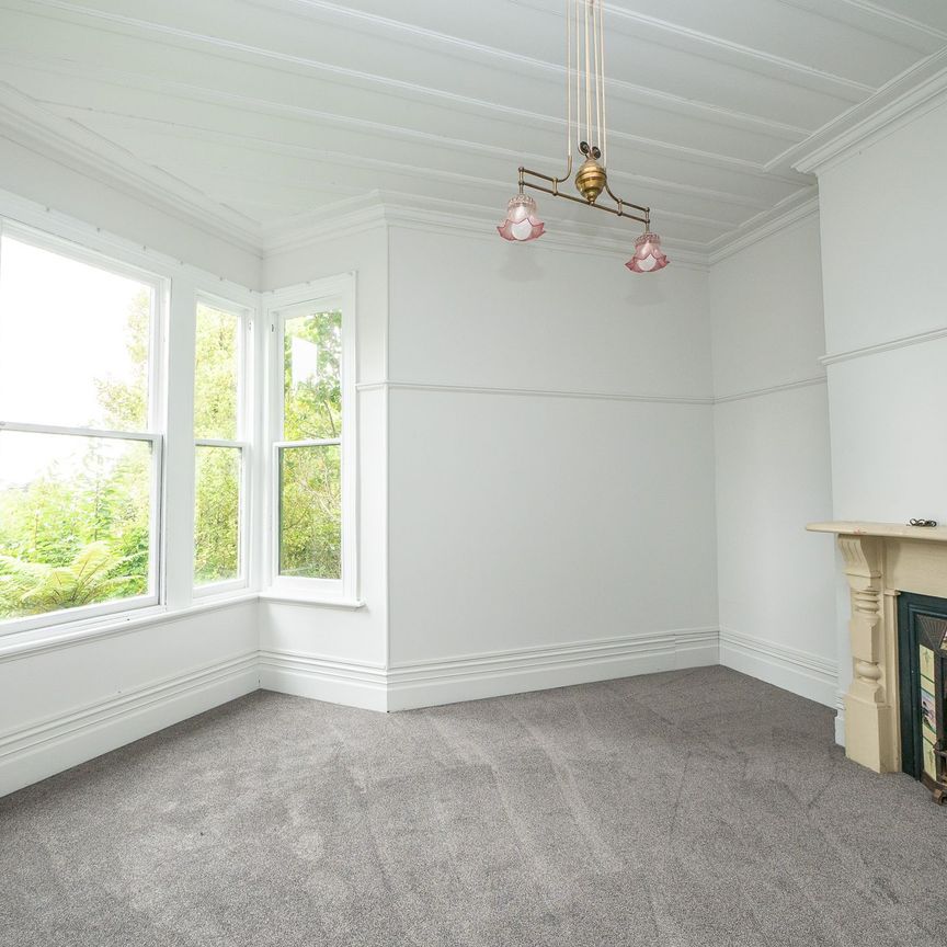 5 Bedroom Home in Mornington - Photo 1