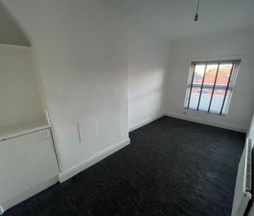 4 bedroom flat to rent - Photo 3