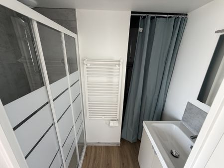 Location Appartement 2 pièces 42m² MESLAY DU MAINE 53170 - Photo 3