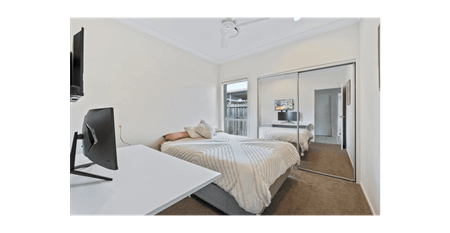 Five Bedroom Executive Mirvac Home - Photo 5