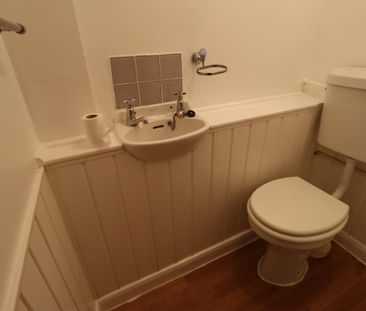 3 bedroom terraced house to rent - Photo 2