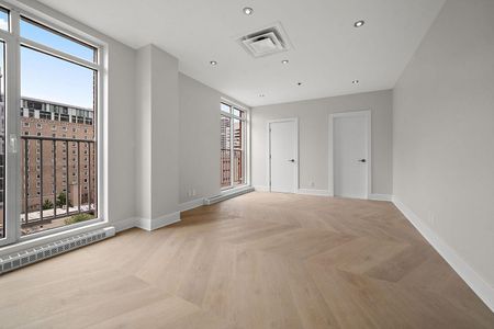 Luxury Spacious Apartment in Golden Square Mile - Photo 3